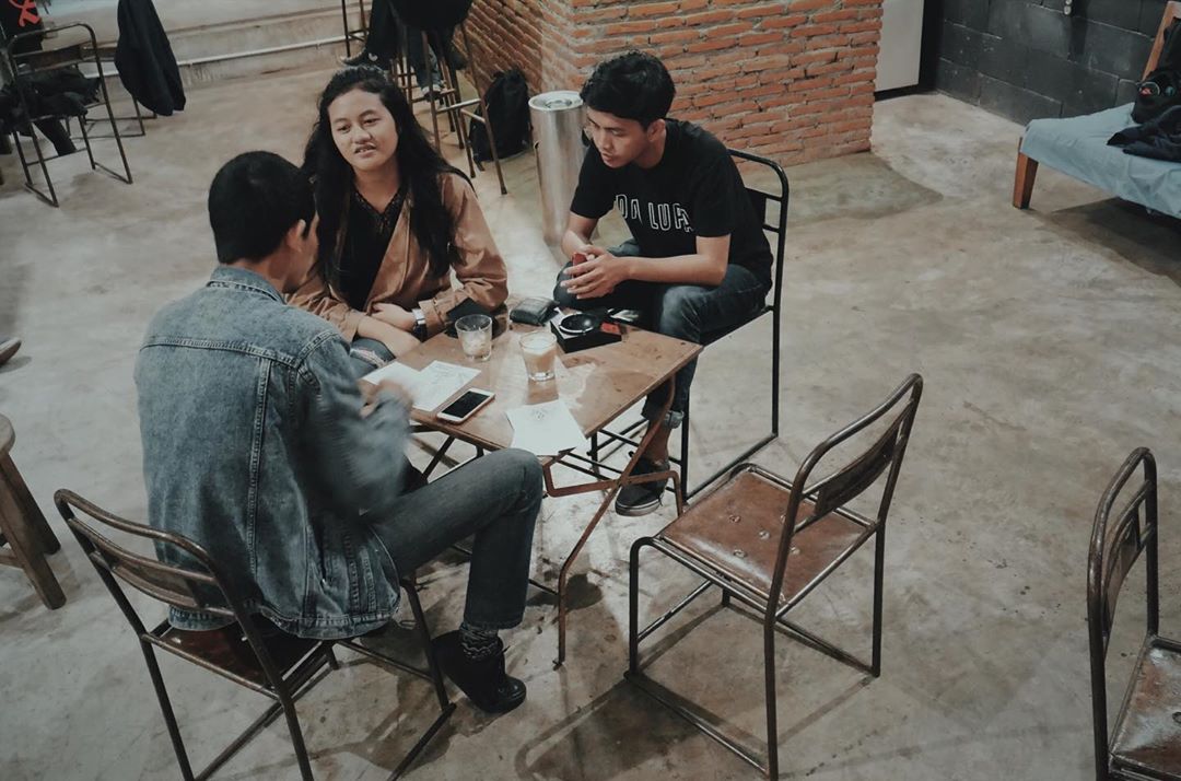 Sudut Backline paling nyaman buat chill out bareng teman-teman